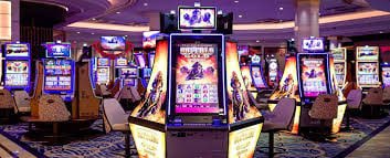 Antarmuka dashboard permainan dengan meja blackjack dealer langsung dan pilihan slot
